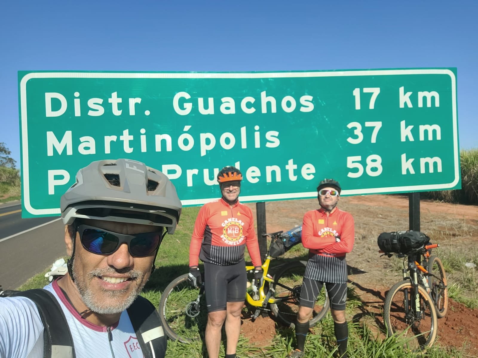 Trio de ciclistas pedala de Rio Preto a Foz do Iguaçu