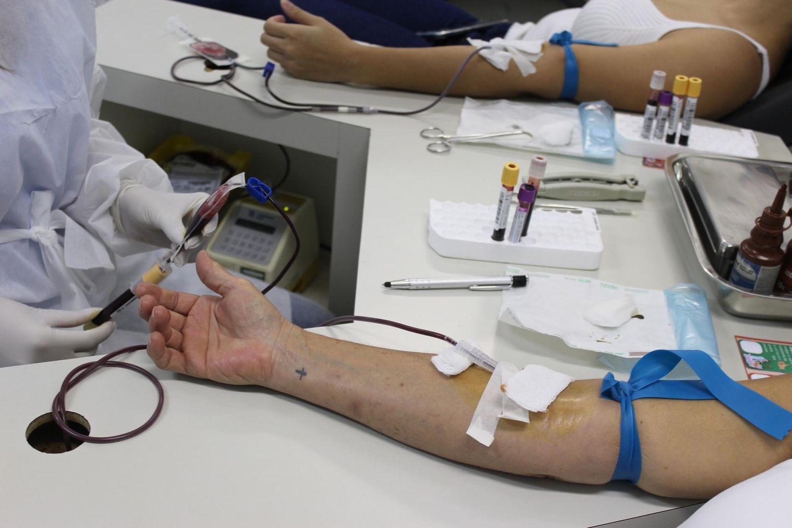 Hemocentro coleta 26 bolsas de sangue durante doação noturna
