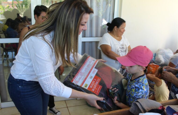 Fundo Social de Bebedouro realiza doações de roupas no CRAS Norte e Leste