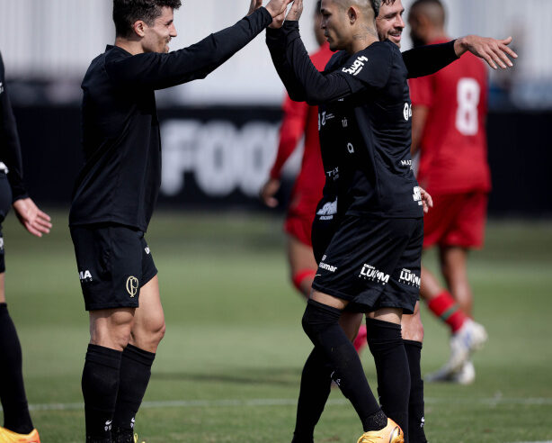 Corinthians vence Portuguesa em jogo-treino