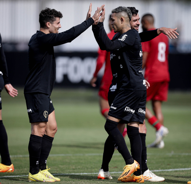 Corinthians vence Portuguesa em jogo-treino