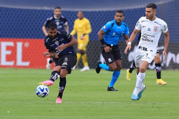 Independiente faz 3 a 0 e elimina o Corinthians da Libertadores