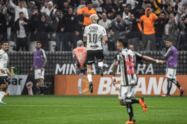 Corinthians faz 2 a 0 e vence nos pênaltis o Atlético-MG