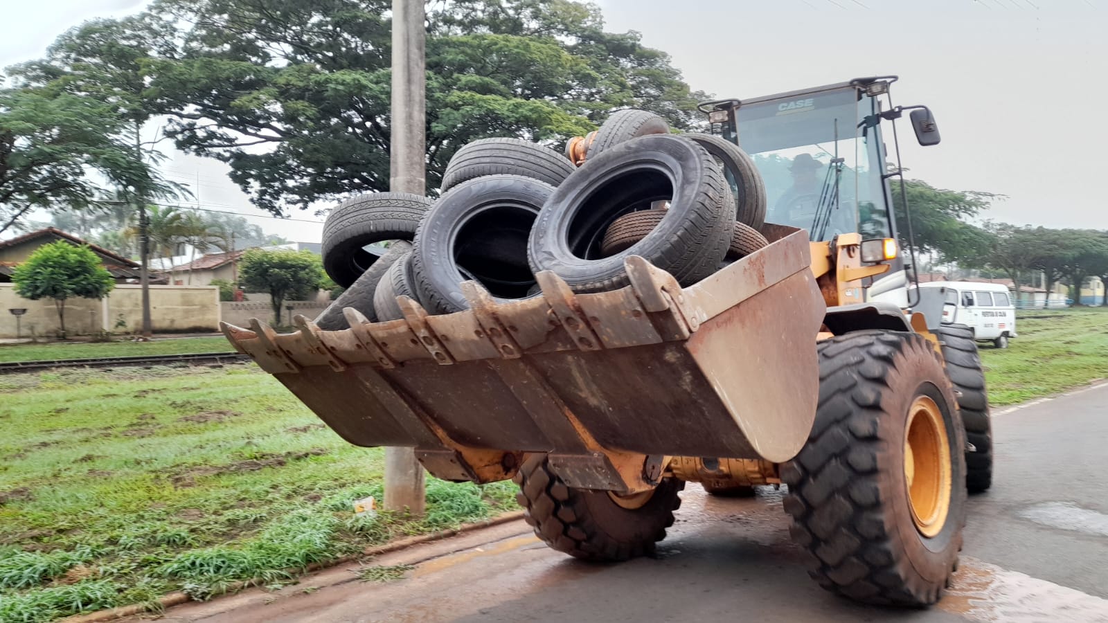 Prefeitura de Colina faz coleta de pneus para destinação ambiental adequada