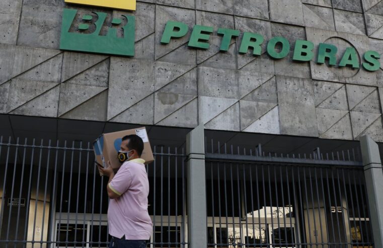 Petrobras reduz preço da gasolina em 4,66% para distribuidoras