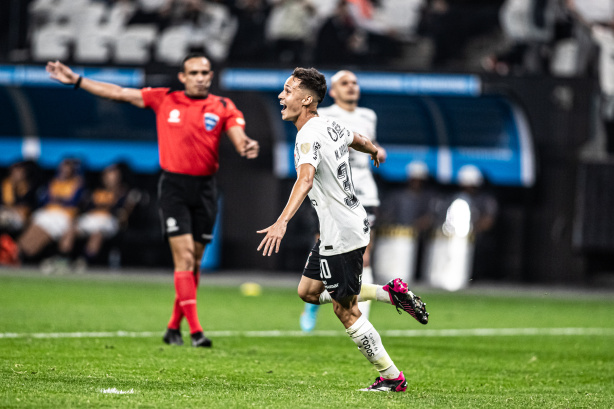 Cheio de garotos, Corinthians vence Liverpool  e está na Sul-Americana