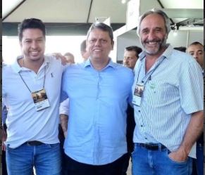 Prefeito Dieb marca presença na Coopercitrus Expo 2023 e encontra governador Tarcísio