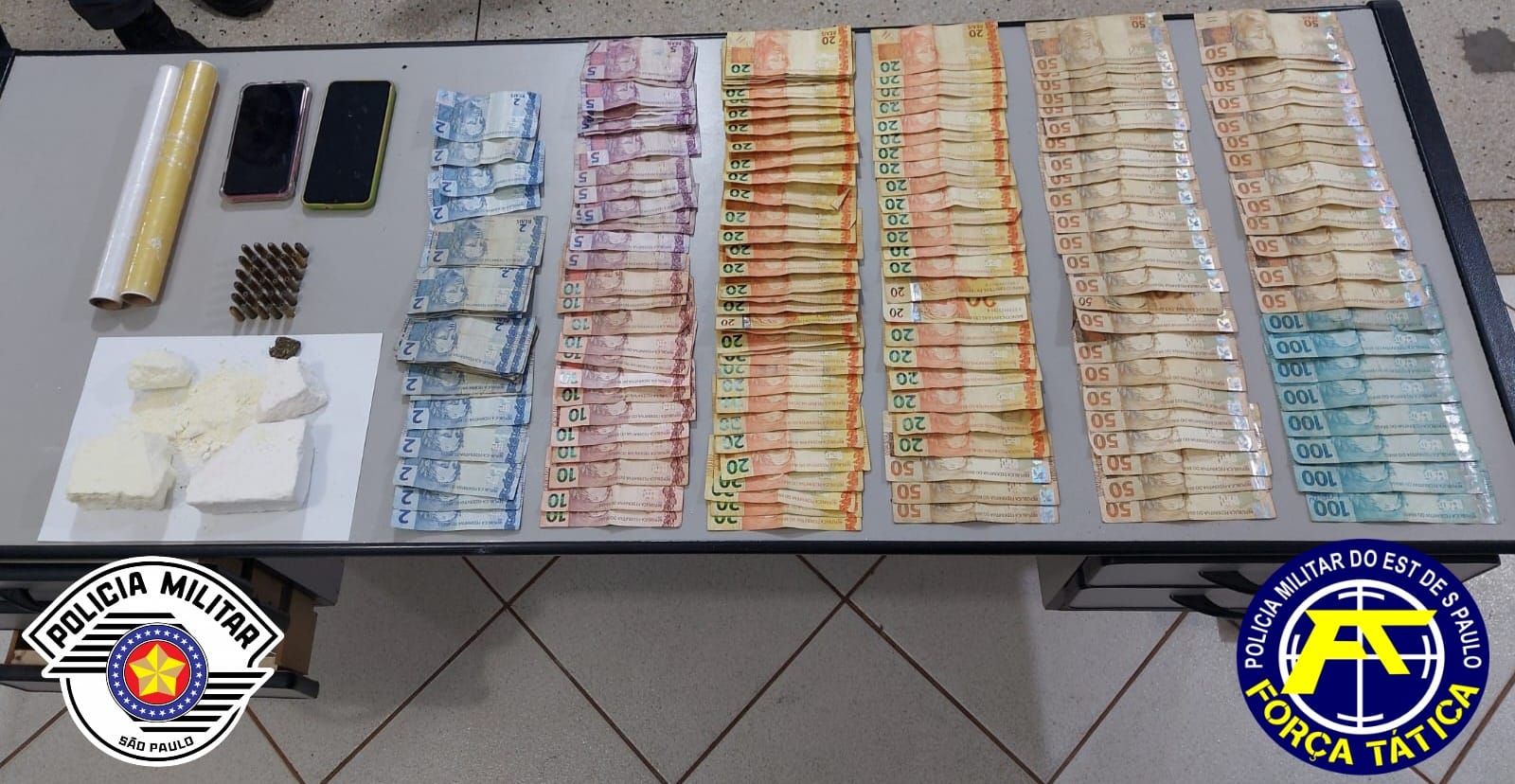 Procurado é preso pela PM com drogas, munições e R$ 4 mil em dinheiro