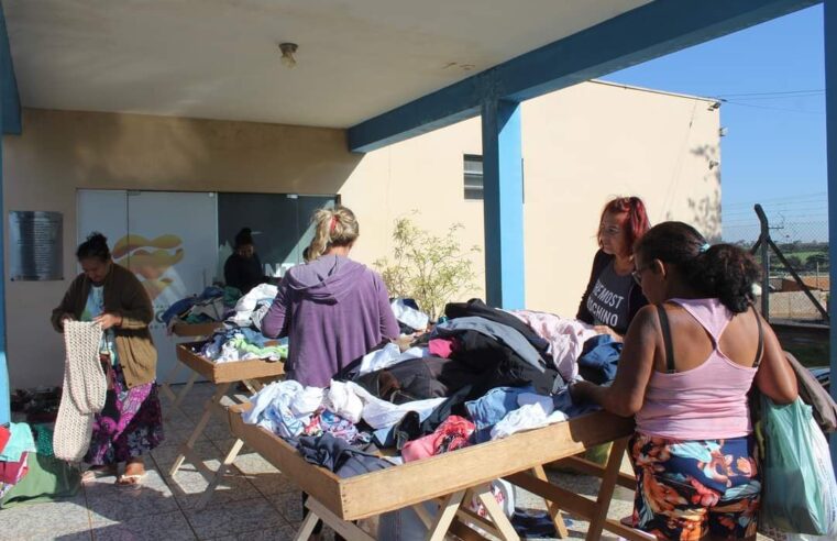 Bebedouro: Fundo Social realiza doações de roupas no Pedro Paschoal e Souza Lima