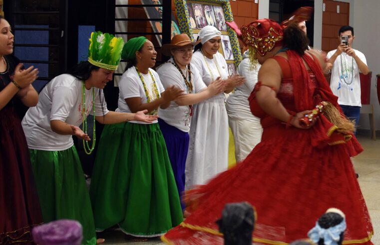 Mês da mulher africana é aberto em Barretos