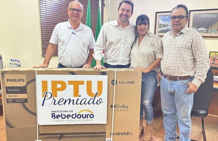 Bebedouro entrega TV para ganhador do  IPTU Premiado