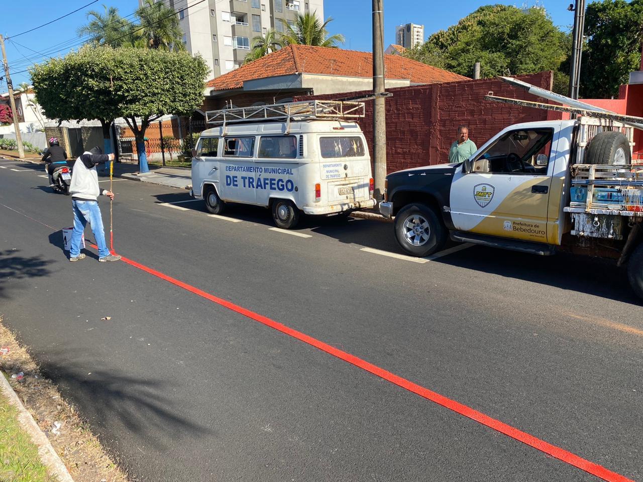 Departamento de Trânsito reforça sinalização de solo da Ciclofaixa