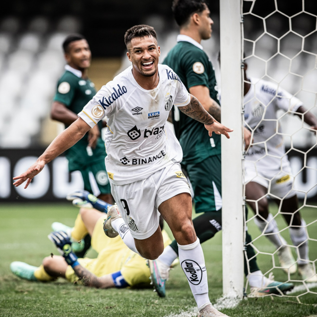 Santos supera o Goiás sem torcida na Vila