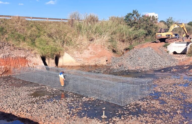 Obras de reconstrução do vertedouro às margens da Rodovia Brigadeiro Faria Lima seguem em andamento