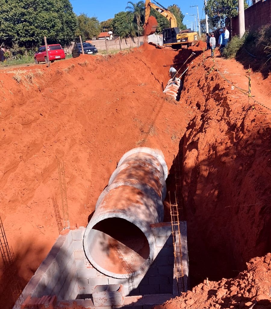 Obras de drenagem avançam no Jardim Caiçara