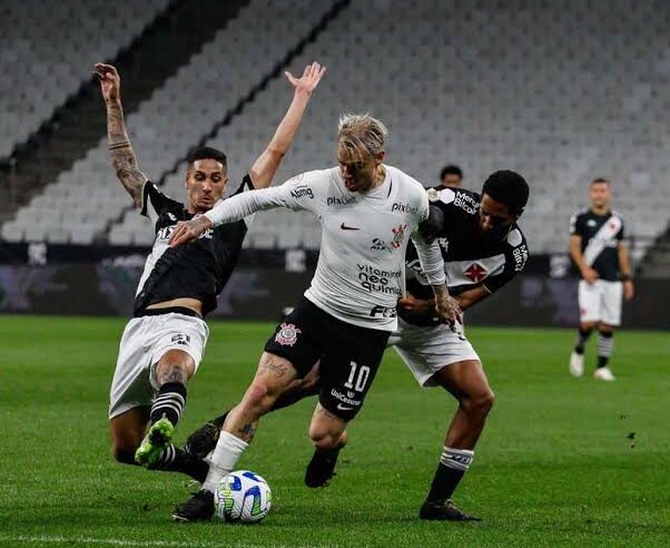 Corinthians e RB Bragantino vencem no Brasileirão