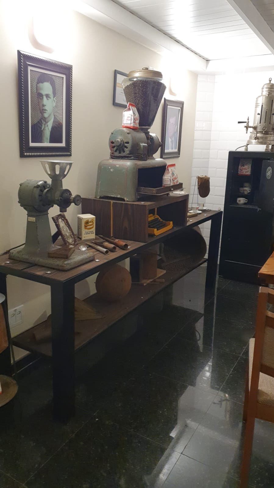 Projeto Arte no Shopping recebe exposição dos 90 anos do Café Camilo