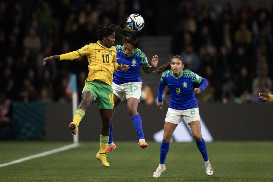 Brasil empata e dá adeus a Copa do Mundo Feminina