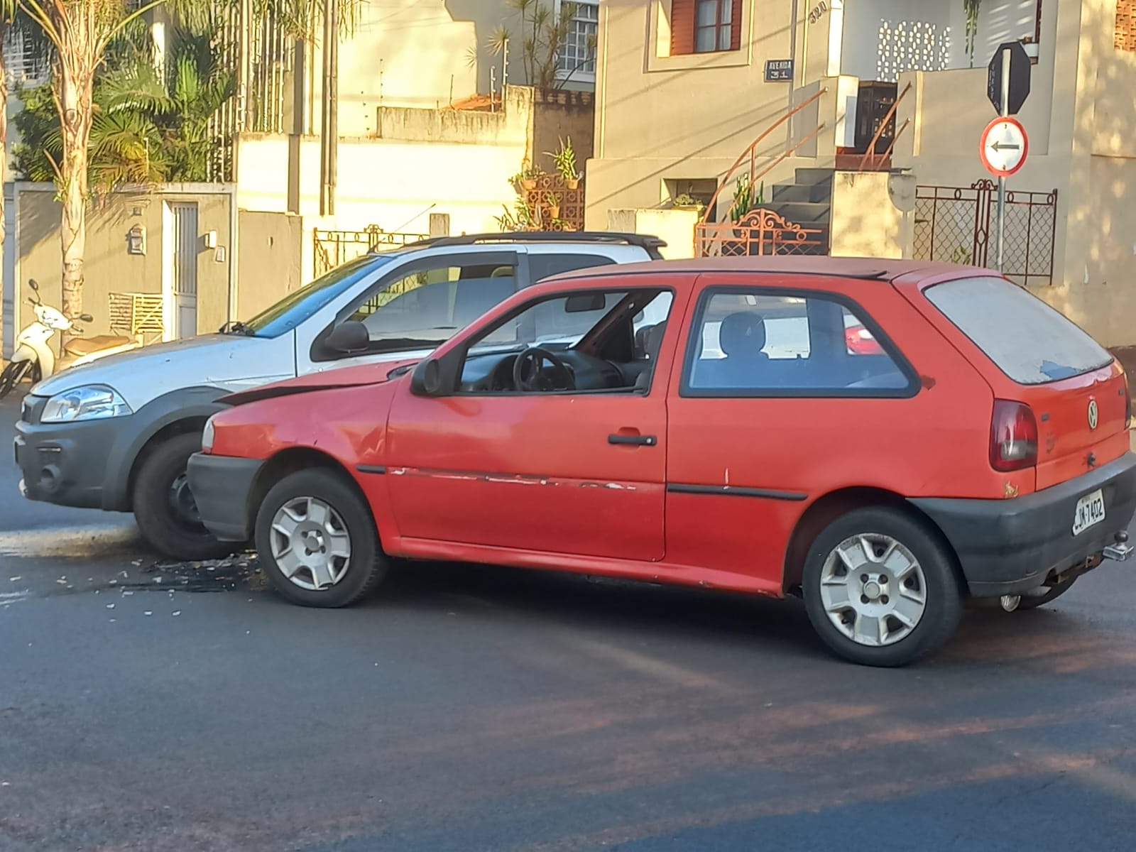 Colisão de veículos é registrada no centro