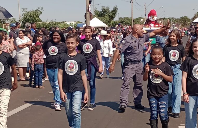 Desfile cívico marca o aniversário de 169 anos de Barretos