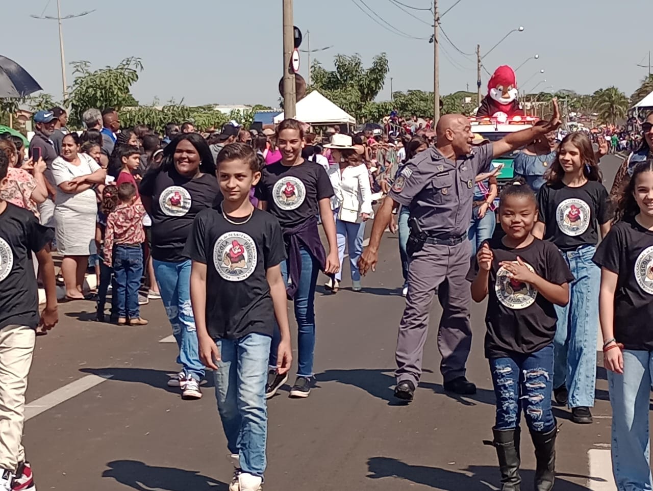 Desfile cívico marca o aniversário de 169 anos de Barretos