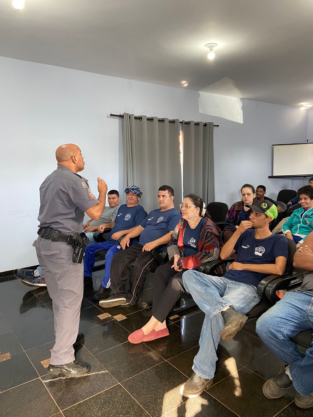 APAE recebe primeira aula do PROERD