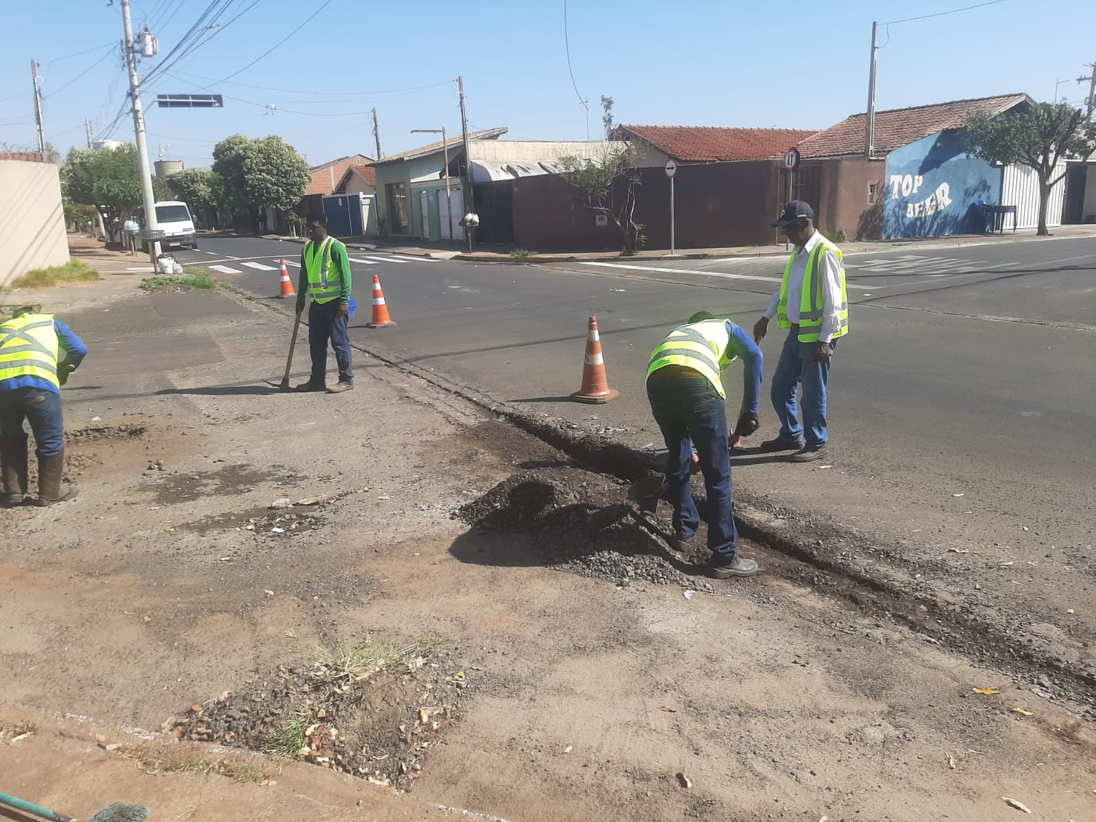 Paula Lemos anuncia recapeamento do bairro Barretos 2