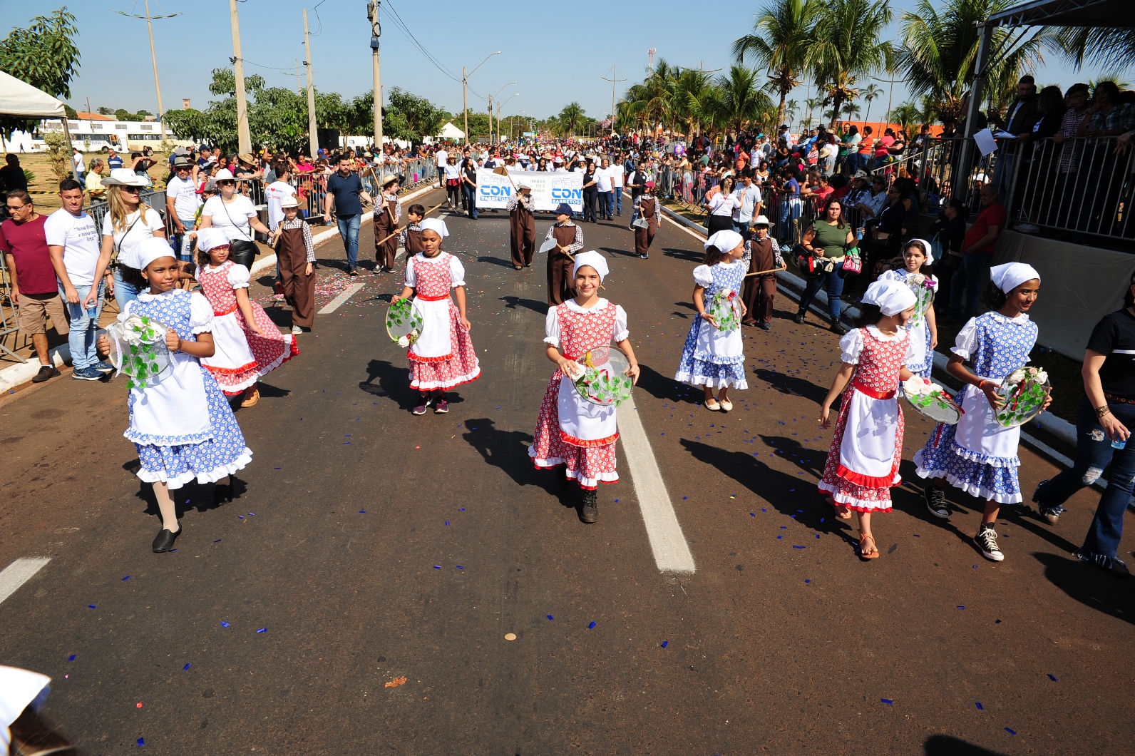 Desfile Cívico, Típico e Folclórico em homenagem aos 169 de Barretos reúne cerca de 7 mil pessoas, na Via dos Coqueiros