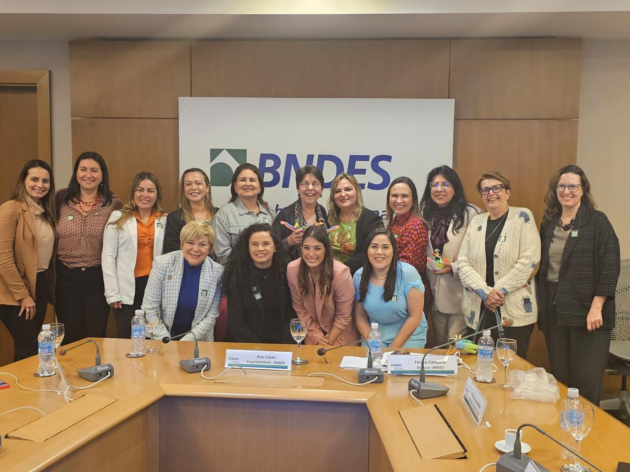 Prefeita Paula Lemos participa de reunião no BNDES para tratar de perspectivas de financiamento socioambiental