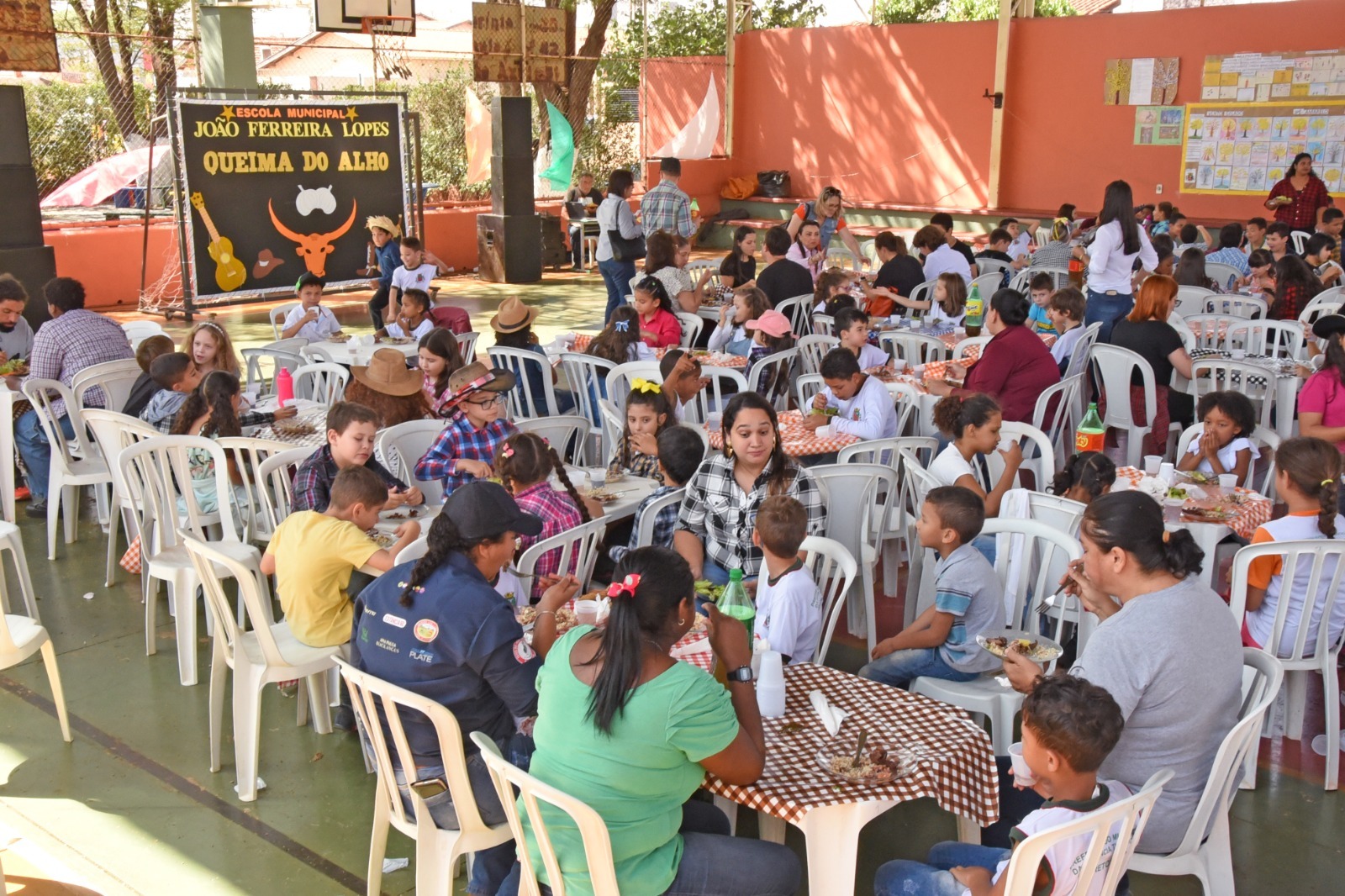 Escolas e Cemeis da Rede Municipal de Ensino dão início à temporada de “Queima do Alho”