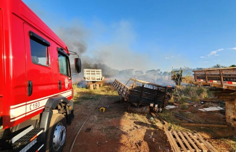 Corpo de Bombeiros Registrou Incêndio em depósito de carrocerias em Barretos