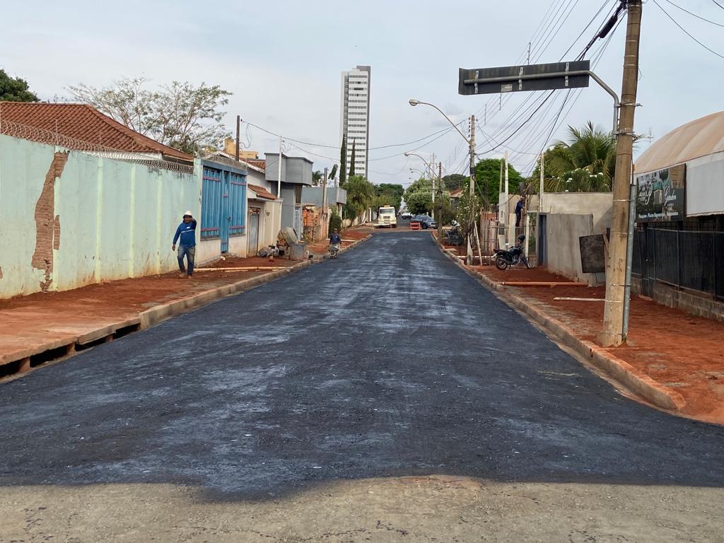 Obras para a pavimentação de trecho final da Rua 20 têm início