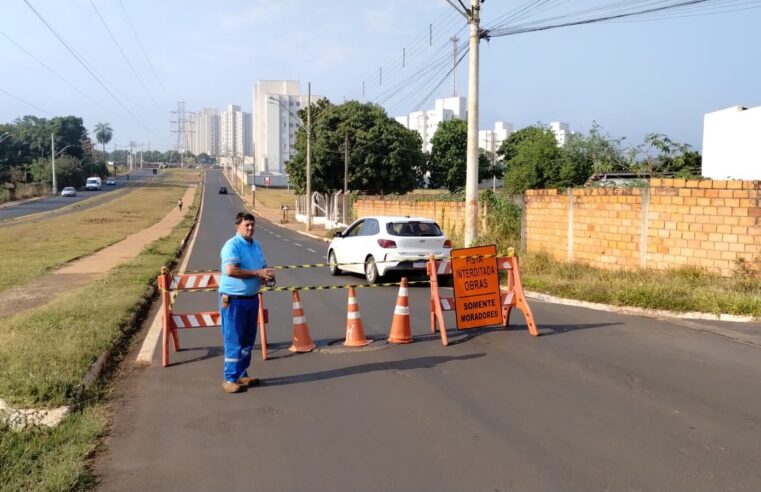 SAAE Barretos faz interligação na rede de água na Avenida Dom José de Matos Pereira nesta quarta-feira (30)