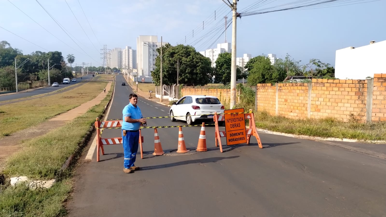 SAAE Barretos faz interligação na rede de água na Avenida Dom José de Matos Pereira nesta quarta-feira (30)