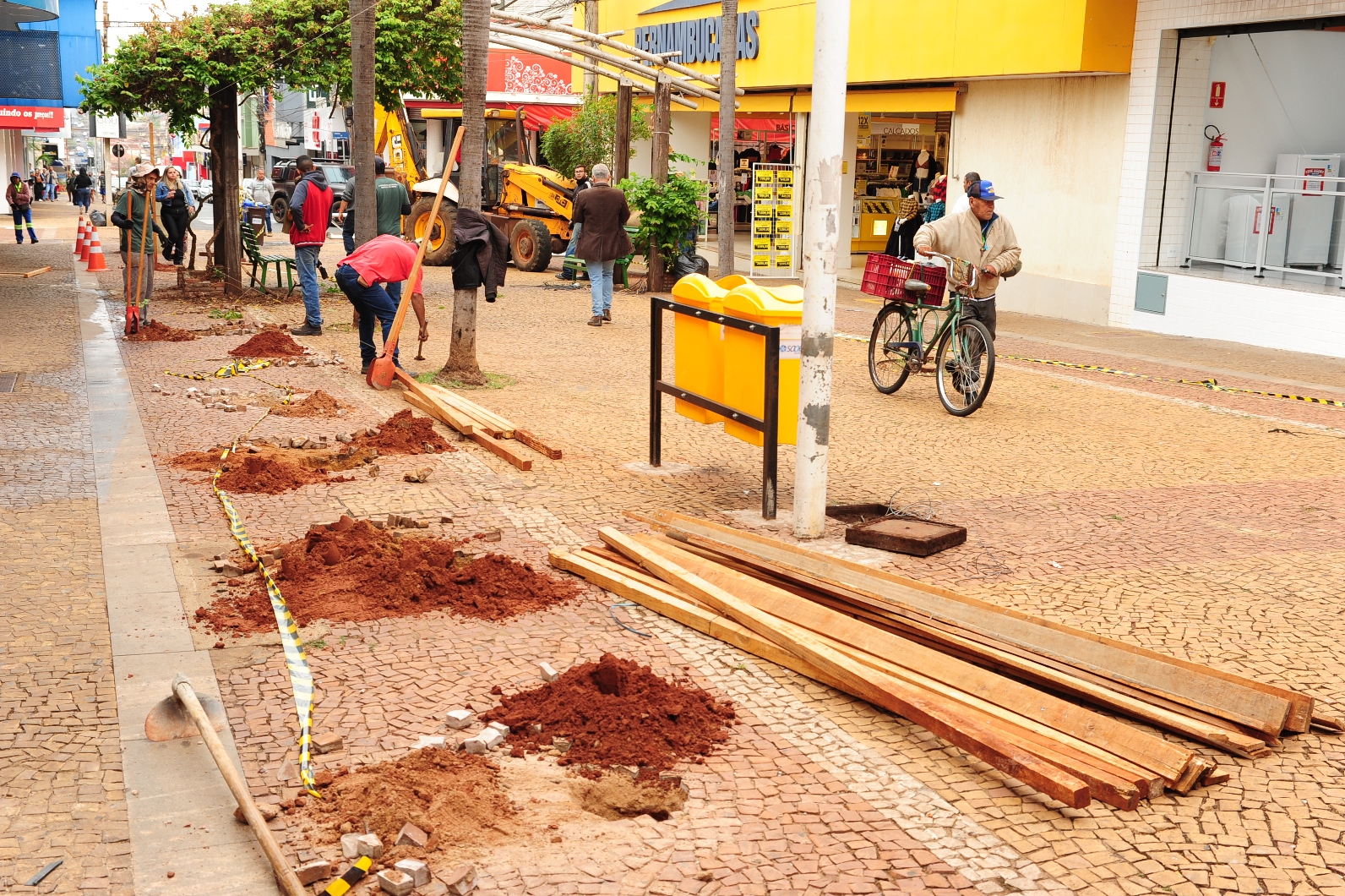 Prefeitura inicia abertura do ‘Calçadão’ da Rua 20; 