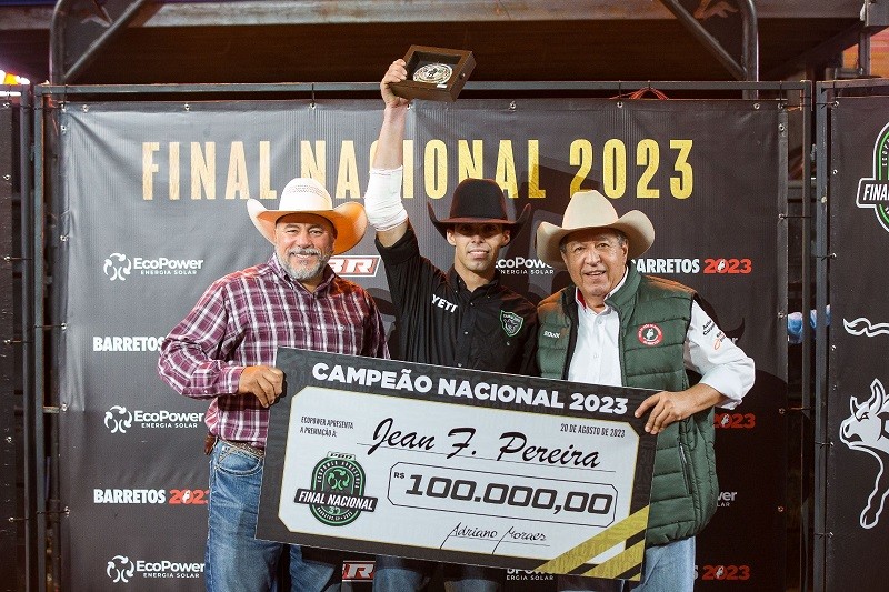 Campeão brasileiro da PBR é o competidor Jean Pereira de  Goías