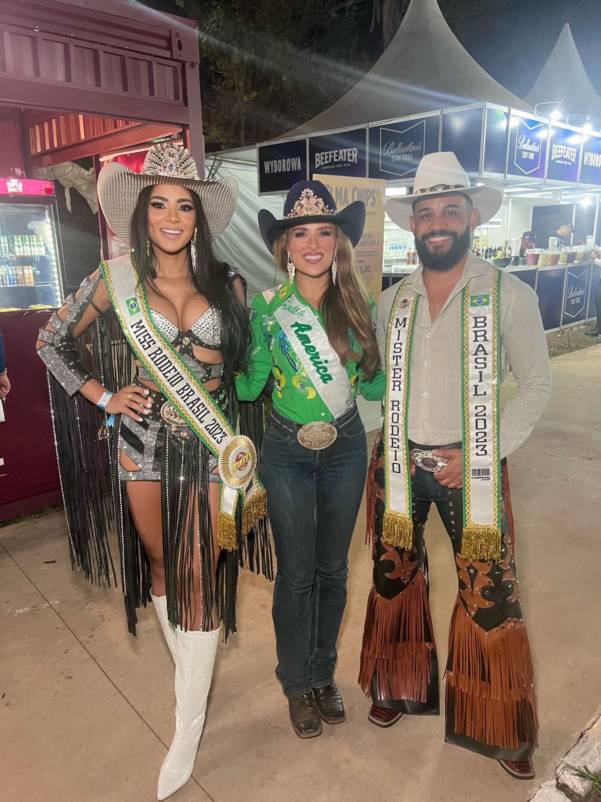 Atuais Miss e Mister Rodeio Brasil se encontram com a Miss Rodeio América  2023 na Festa do Peão de Barretos