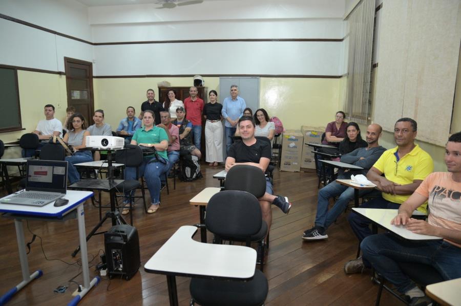 Colina inicia aulas no Polo da Univesp