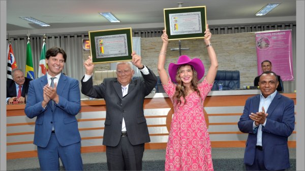 Câmara homenageia pai e filha com títulos de cidadania barretense