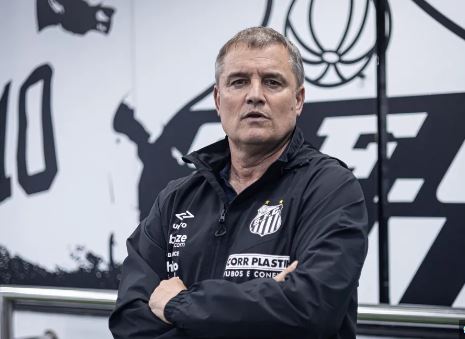 Após nova derrota, Santos demite técnico Diego Aguirre