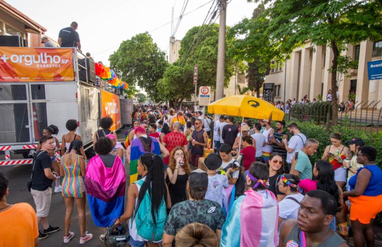 1ª Parada do Orgulho LGBTQIA+  de Barretos reúne cerca de mil pessoas