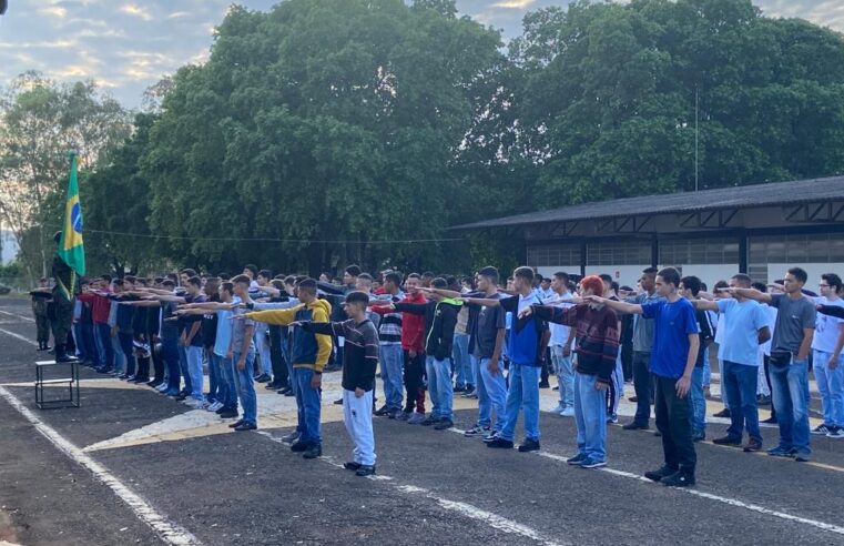 Mais de 130 jovens fizeram juramento à bandeira no TG