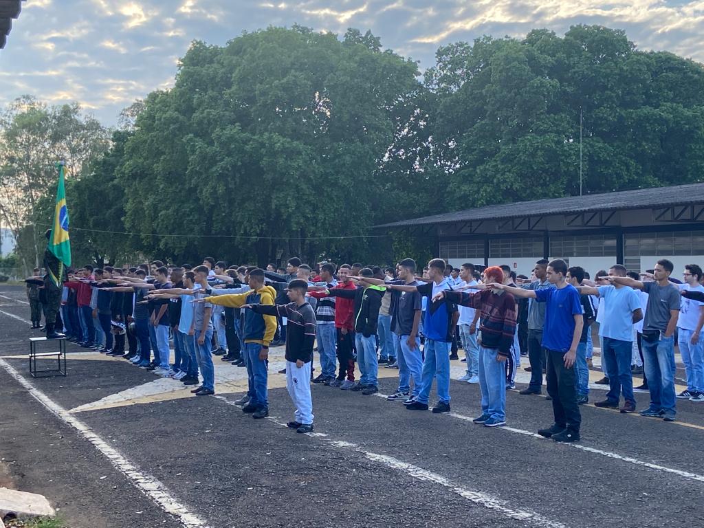 Mais de 130 jovens fizeram juramento à bandeira no TG