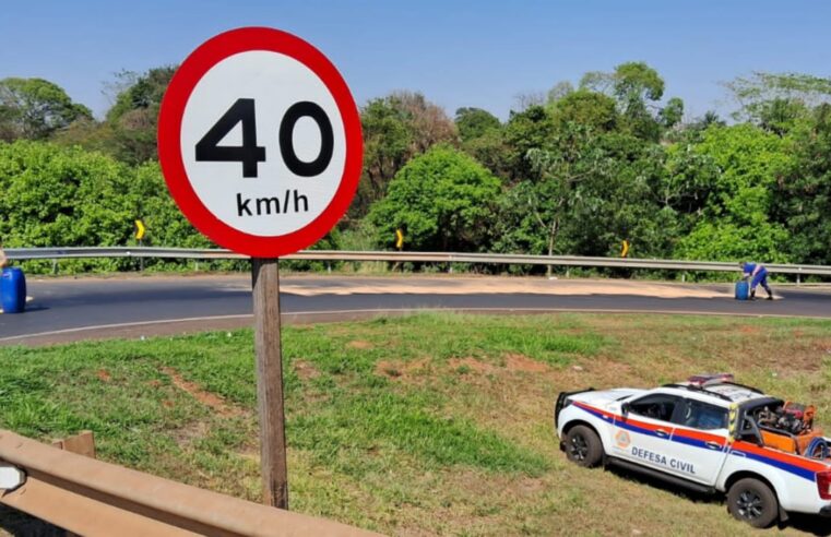 Derramamento de óleo é registrado em trevo da avenida 43