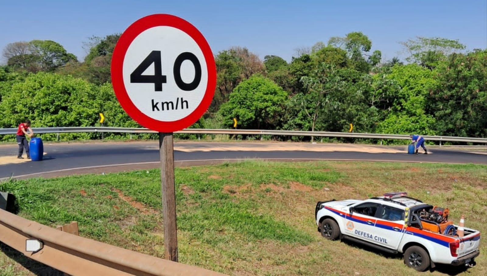 Derramamento de óleo é registrado em trevo da avenida 43