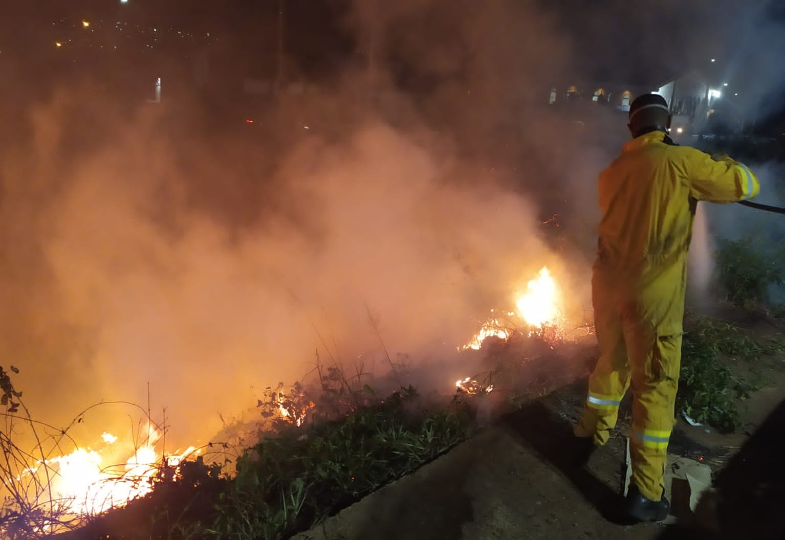 Incêndio atinge área do antigo traçado ferroviário