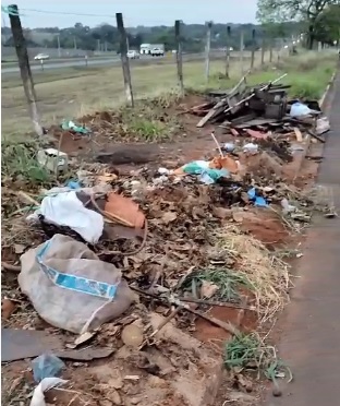 Munícipe registra deposito de lixo no bairro América