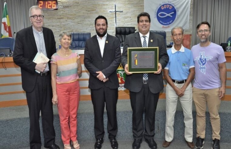 Câmara homenageia presidente dos Vicentinos