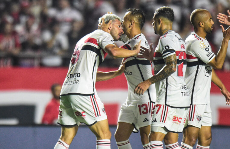 São Paulo vira contra o Corinthians