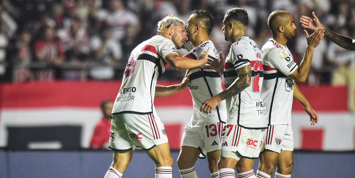 São Paulo vira contra o Corinthians